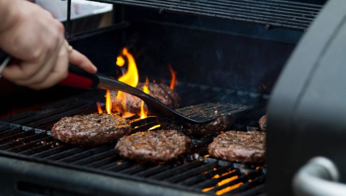 Tiny Details for Your Big Day: Hosting a Cookout for Your Reception Dinner