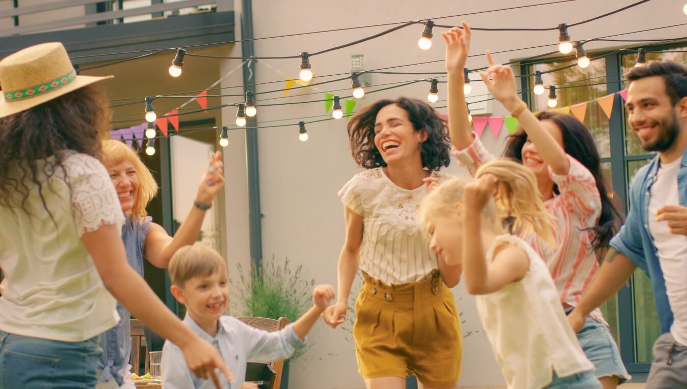 Game On! 3 Entertaining Lawn Games to Amp up Your Rehearsal Dinner